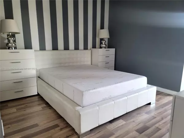 Miami, FL 33131,151 SE 1st St #PH11