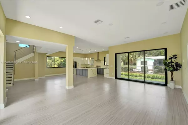 Plantation, FL 33323,12061 NW 26th St