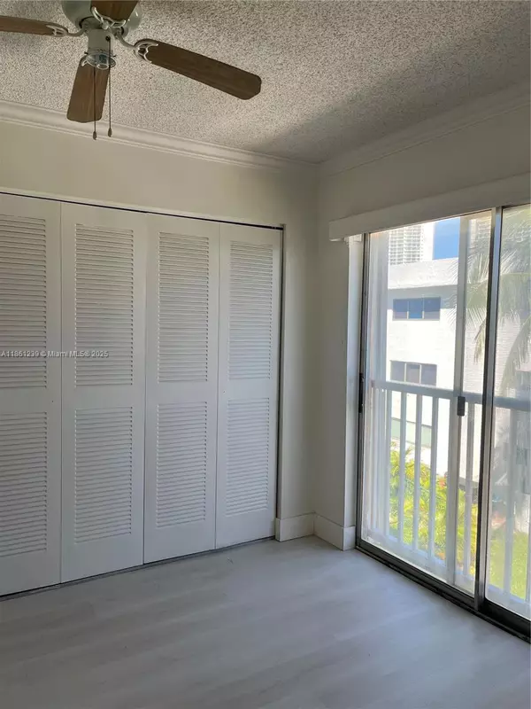 North Miami Beach, FL 33160,17051 NE 35th Ave #202