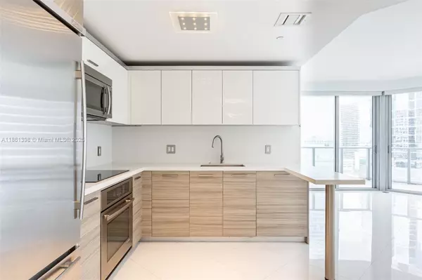 Miami, FL 33131,1300 Brickell Bay Dr #1802