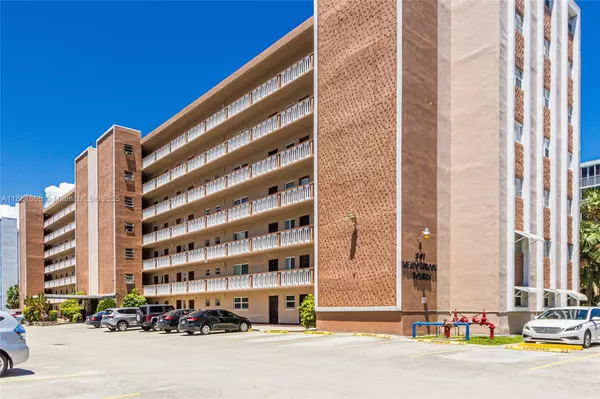 301 NE 14th Ave #108, Hallandale Beach, FL 33009