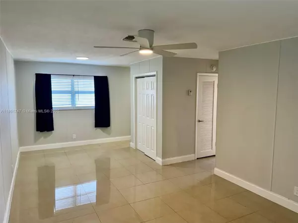 Pompano Beach, FL 33062,1077 SE 22nd Ave #N5