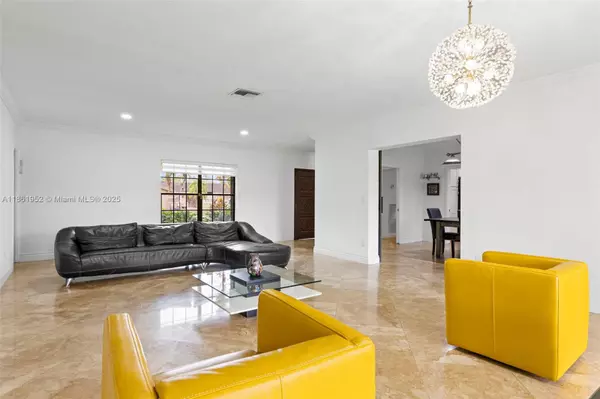 Hialeah, FL 33015,19265 E Saint Andrews Dr