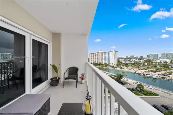 300 Bayview Dr #807, Sunny Isles Beach, FL 33160