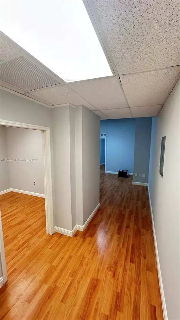 Coral Gables, FL 33134,814 Ponce De Leon Blvd #317