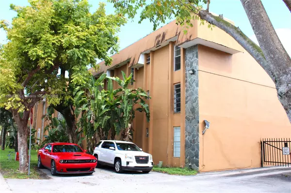 Hialeah, FL 33012,1280 W 54th St #308B
