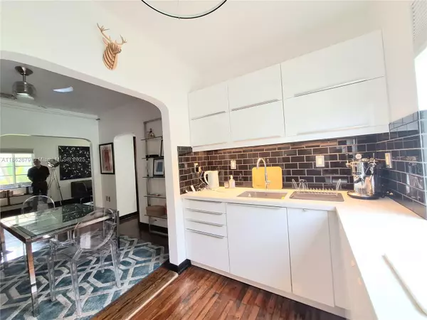Miami Beach, FL 33139,1227 Meridian Ave #3