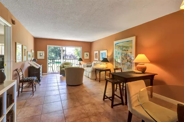 Lauderhill, FL 33319,5860 NW 44th St #214