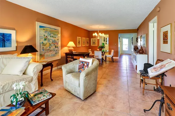 5860 NW 44th St #214, Lauderhill, FL 33319