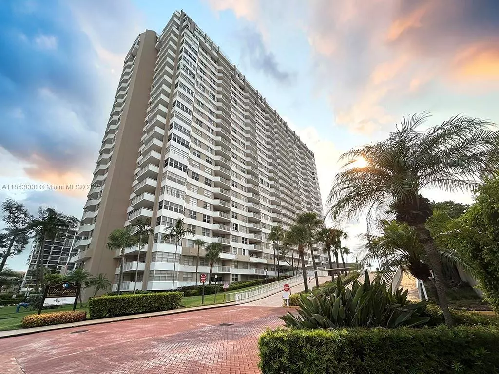 Hallandale Beach, FL 33009,1985 S Ocean Dr #15G