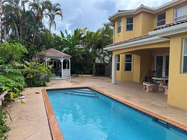 6049 SW 165th Ave, Miami, FL 33193