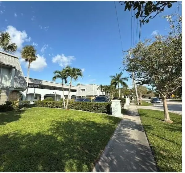 Plantation, FL 33317,4271 NW 5th St #254
