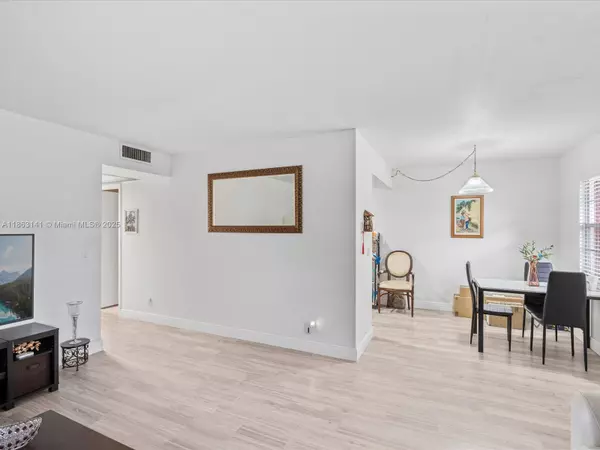 Pembroke Pines, FL 33027,13250 SW 7th Ct #317L