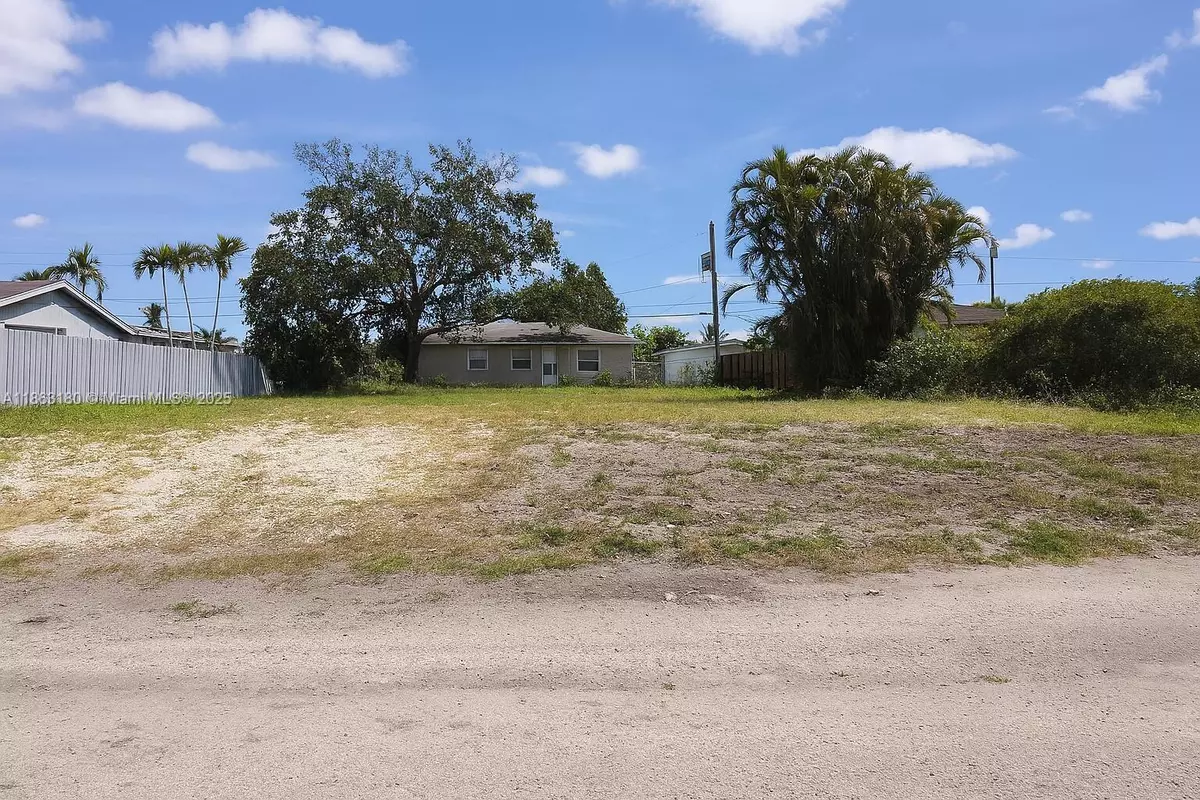 Hollywood, FL 33024,6651 Meade St