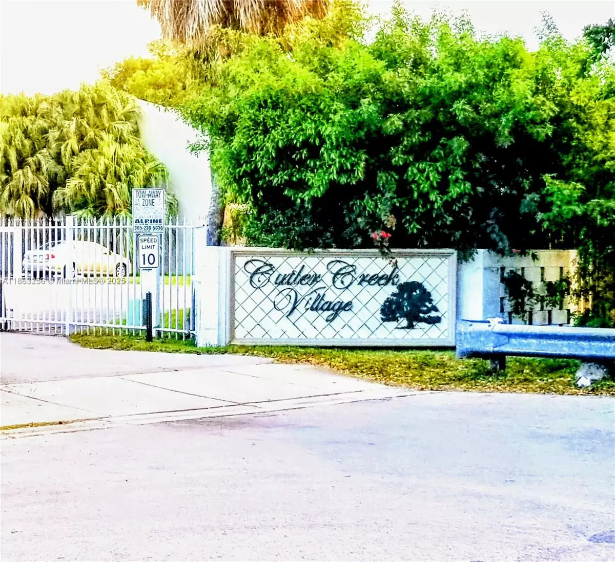 Cutler Bay, FL 33190,10370 SW 220th St #220