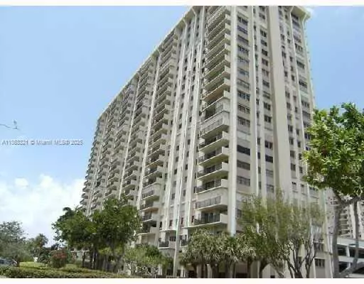 Hollywood, FL 33019,Address not disclosed