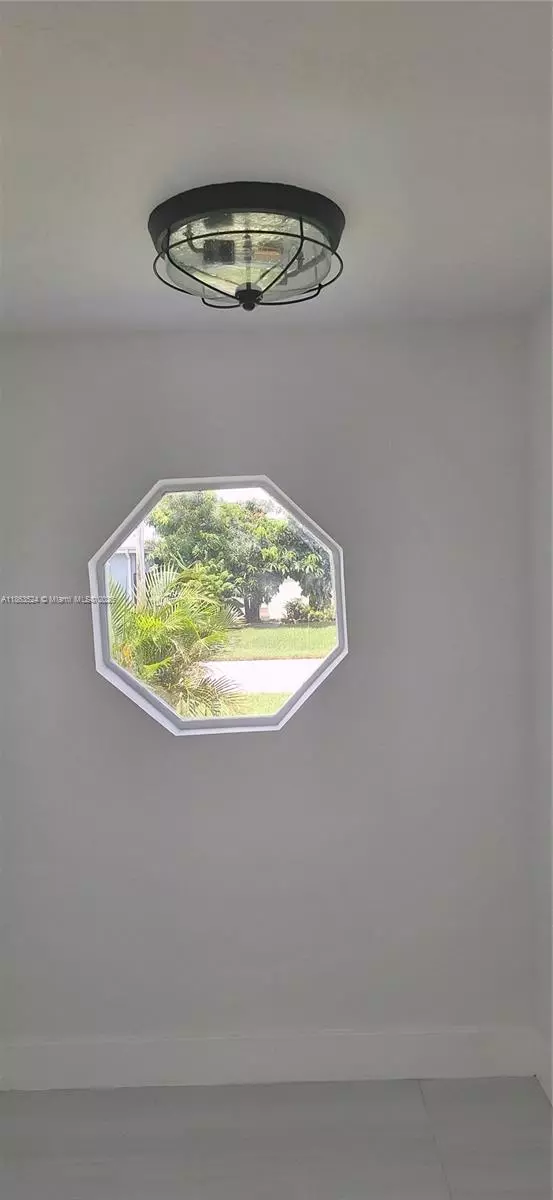 8436 Southampton Dr, Miramar, FL 33025