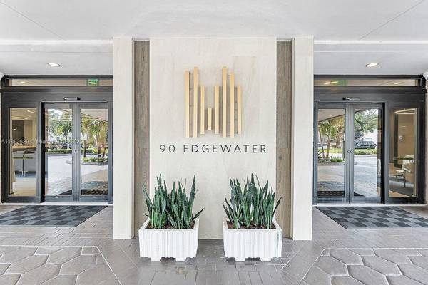 90 Edgewater Dr #820, Coral Gables, FL 33133