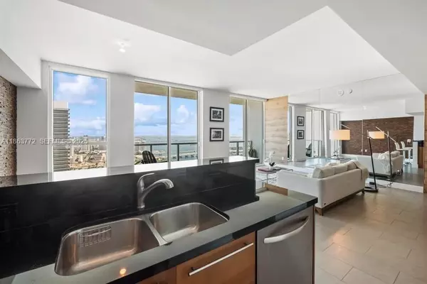 Miami, FL 33132,244 Biscayne Blvd #4704