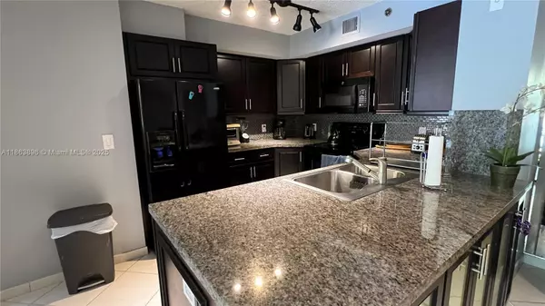 Aventura, FL 33180,19555 E Country Club Dr #8305