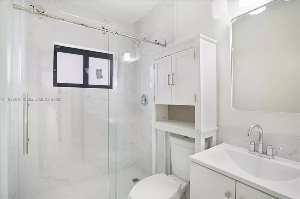 Hallandale Beach, FL 33009,502 NW 7th Ct #2