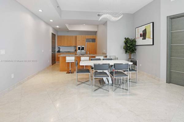 Sunny Isles Beach, FL 33160,15901 Collins Ave #3807