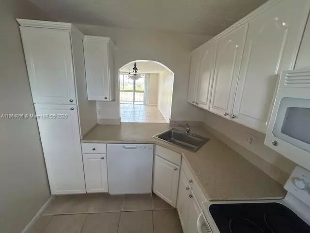 Sunrise, FL 33322,2571 Aragon Blvd #313