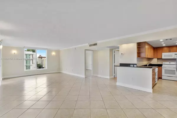 Bay Harbor Islands, FL 33154,10350 W Bay Harbor Dr #6H