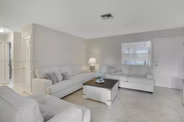 Pompano Beach, FL 33060,222 SW 1st St #H-7