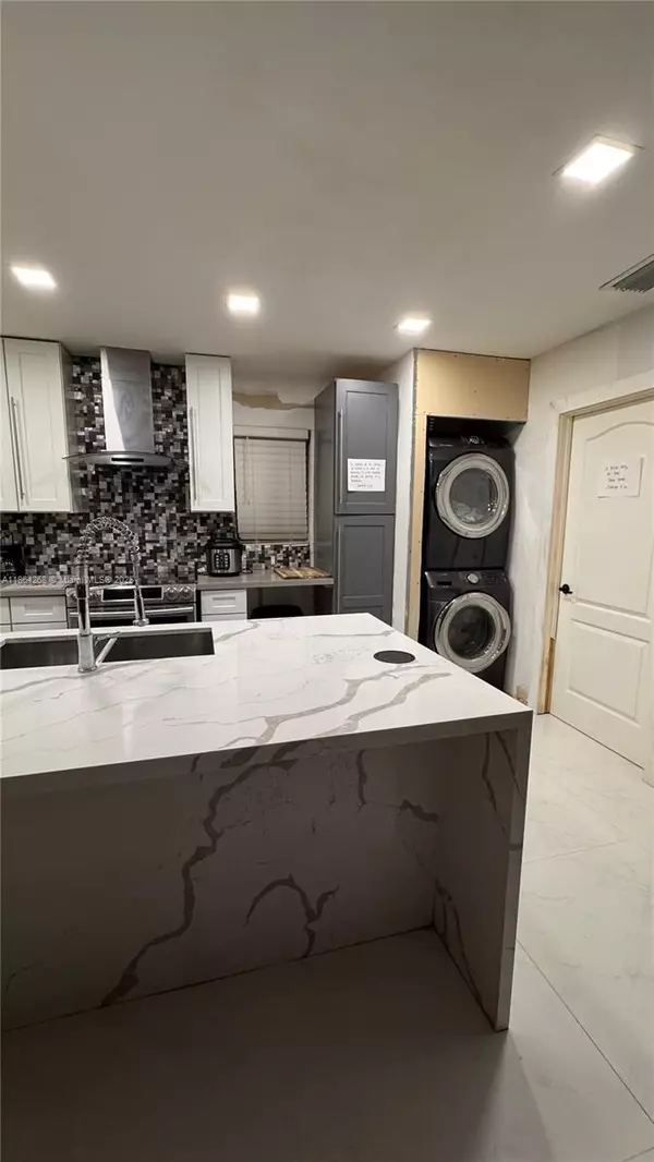 Hollywood, FL 33024,6727 Sheridan St