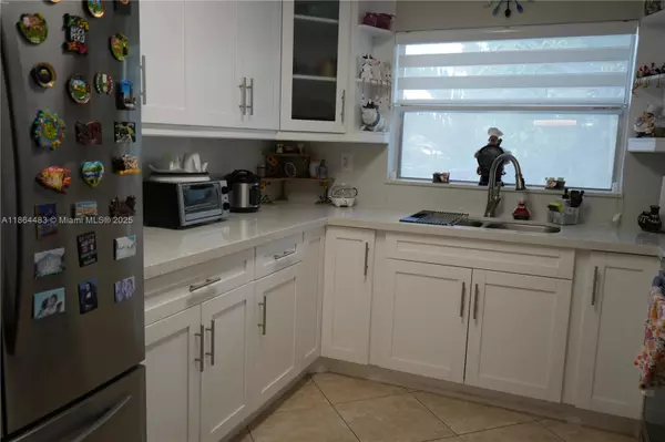 Sunrise, FL 33322,9561 Sunrise Lakes Blvd #306