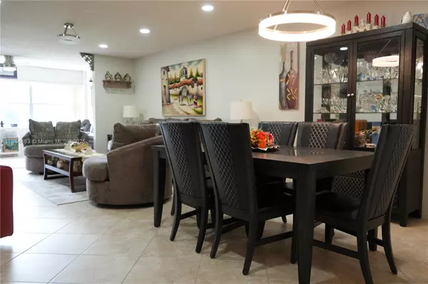 Sunrise, FL 33322,9561 Sunrise Lakes Blvd #306