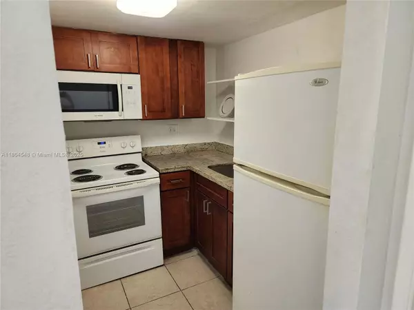 Pompano Beach, FL 33060,241 SE 9th Ave #103