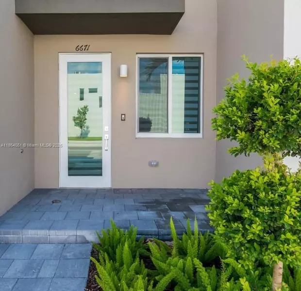 6671 NW 104th Ave, Doral, FL 33178