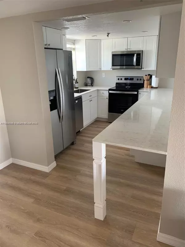 Miami Beach, FL 33139,1345 West Ave #902