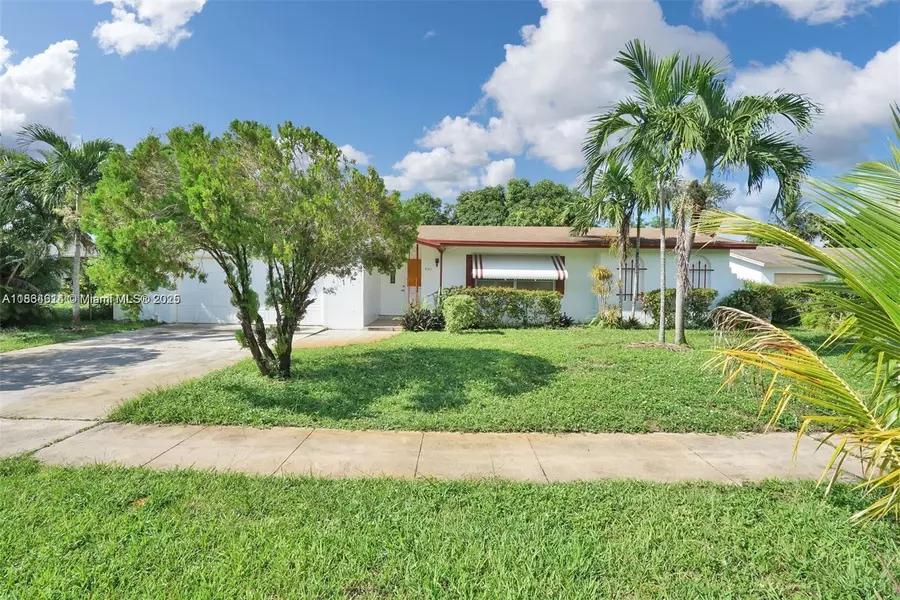 4411 NW 14th St, Lauderhill, FL 33313