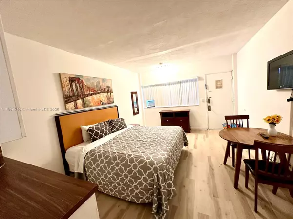 26 Diplomat Pkwy #2325, FL 33009
