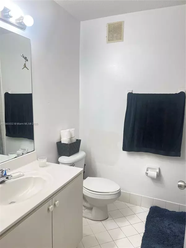 Homestead, FL 33033,3390 NE 9th St #201