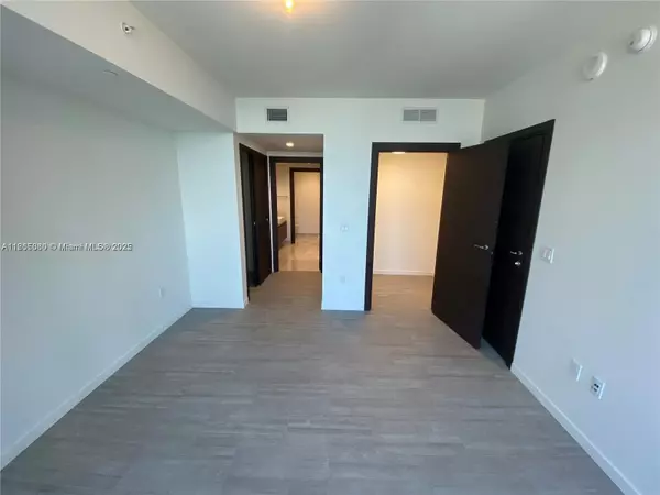 Miami, FL 33131,1000 Brickell Plz #3010