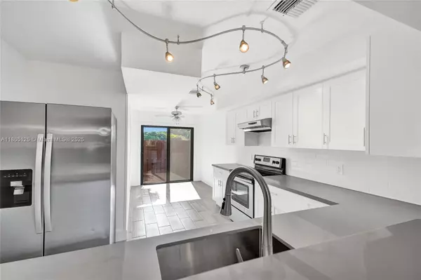 Davie, FL 33328,4163 SW 85th Ave