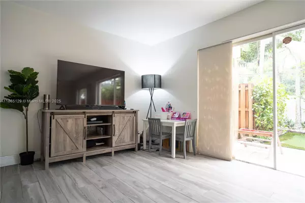 Miami, FL 33173,10982 SW 75th Ter