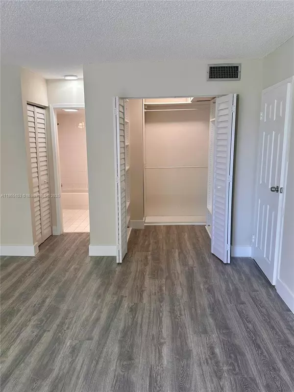 North Miami Beach, FL 33160,2935 NE 163rd St #3P