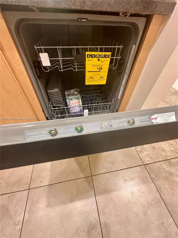 North Miami Beach, FL 33160,2935 NE 163rd ST #3P