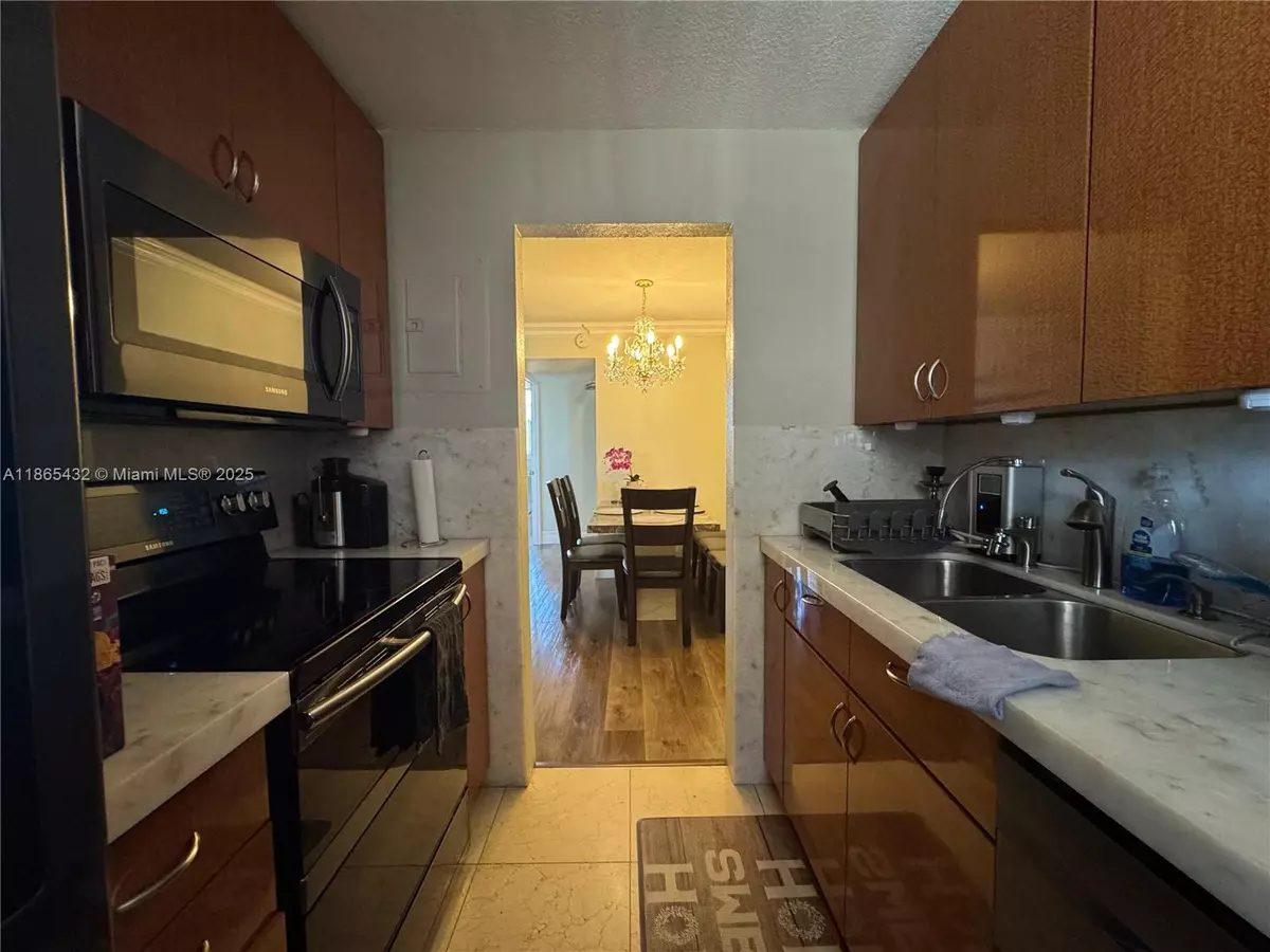 Hollywood, FL 33020,1811 Jefferson St #409