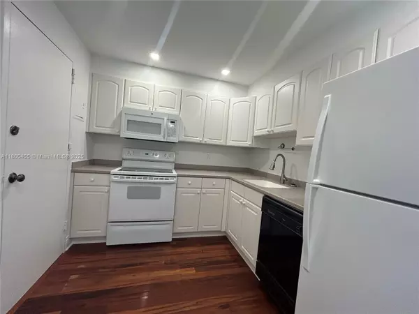 Hallandale Beach, FL 33009,401 Golden Isles Dr #1016