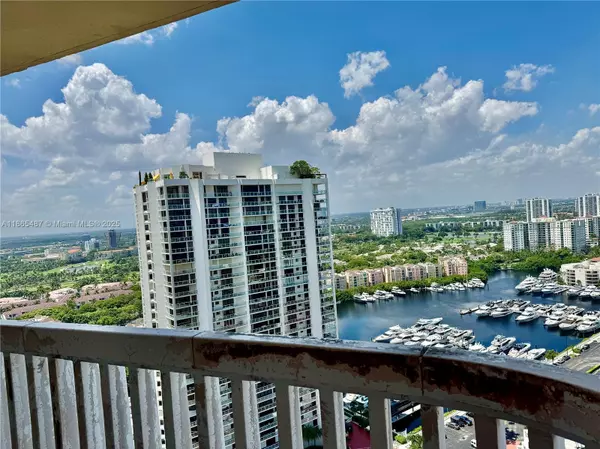 Aventura, FL 33180,19355 Turnberry Way #26C