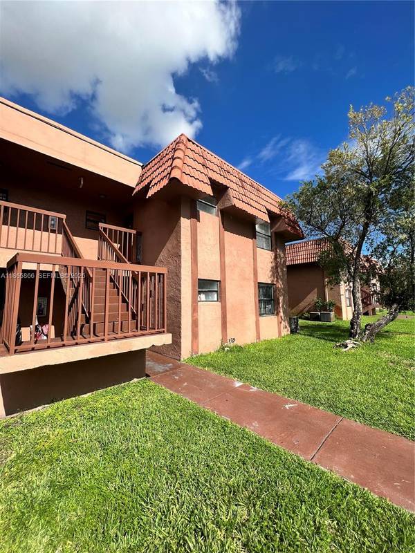 6515 W 27 CT #49-22, Hialeah, FL 33016