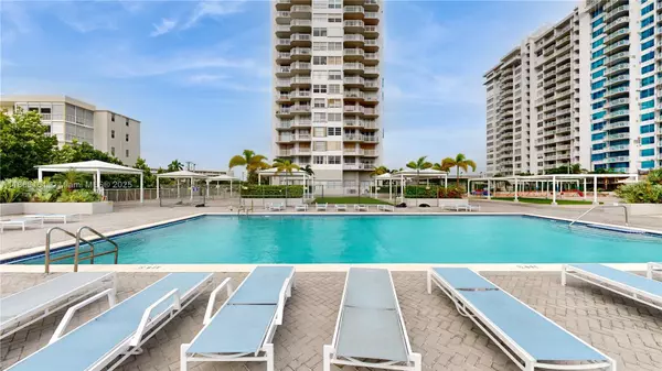 Aventura, FL 33160,18011 Biscayne Blvd #903