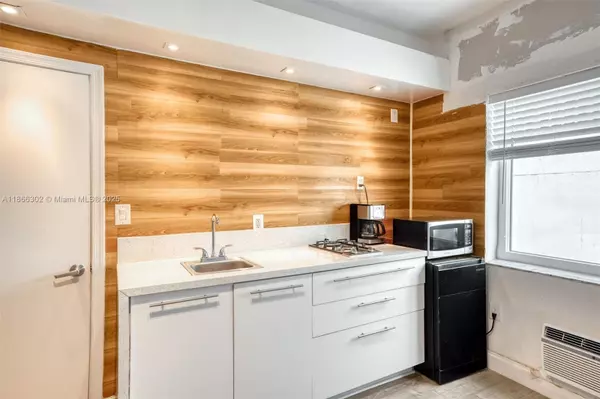 335 Ocean Dr #111, Miami Beach, FL 33139