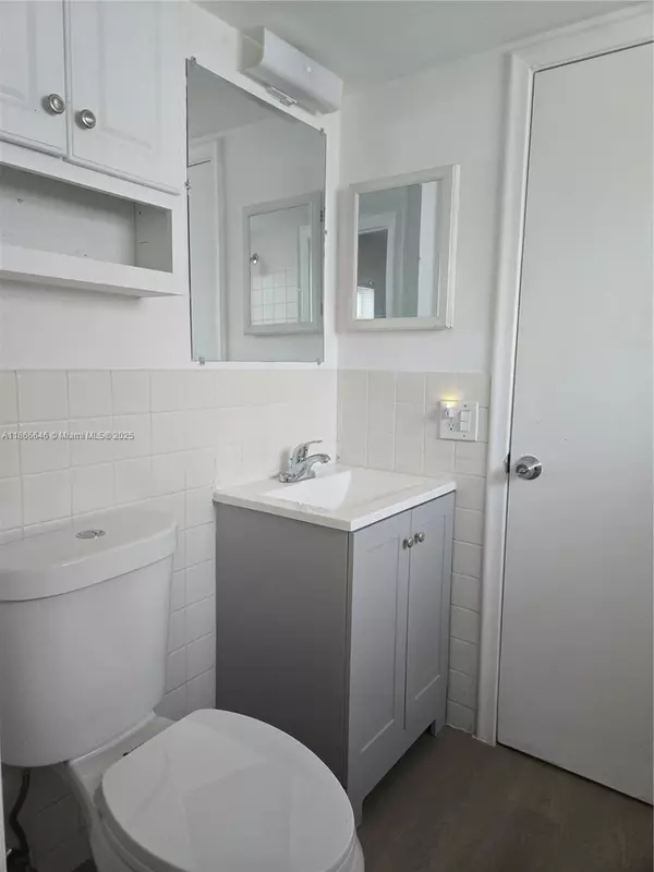 Pompano Beach, FL 33060,190 SE 12th Ave #8B